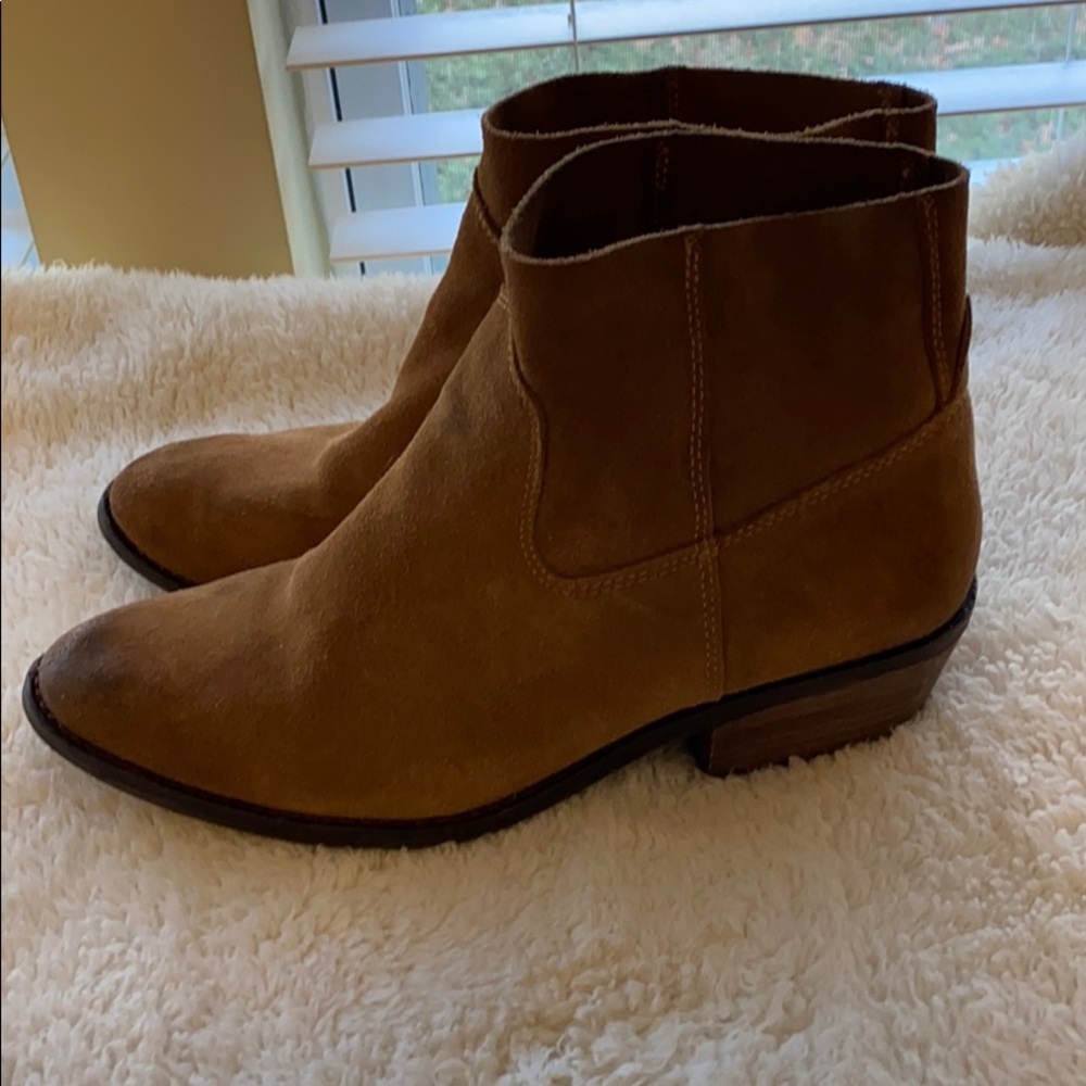 Dolce Vita brown suede brown booties